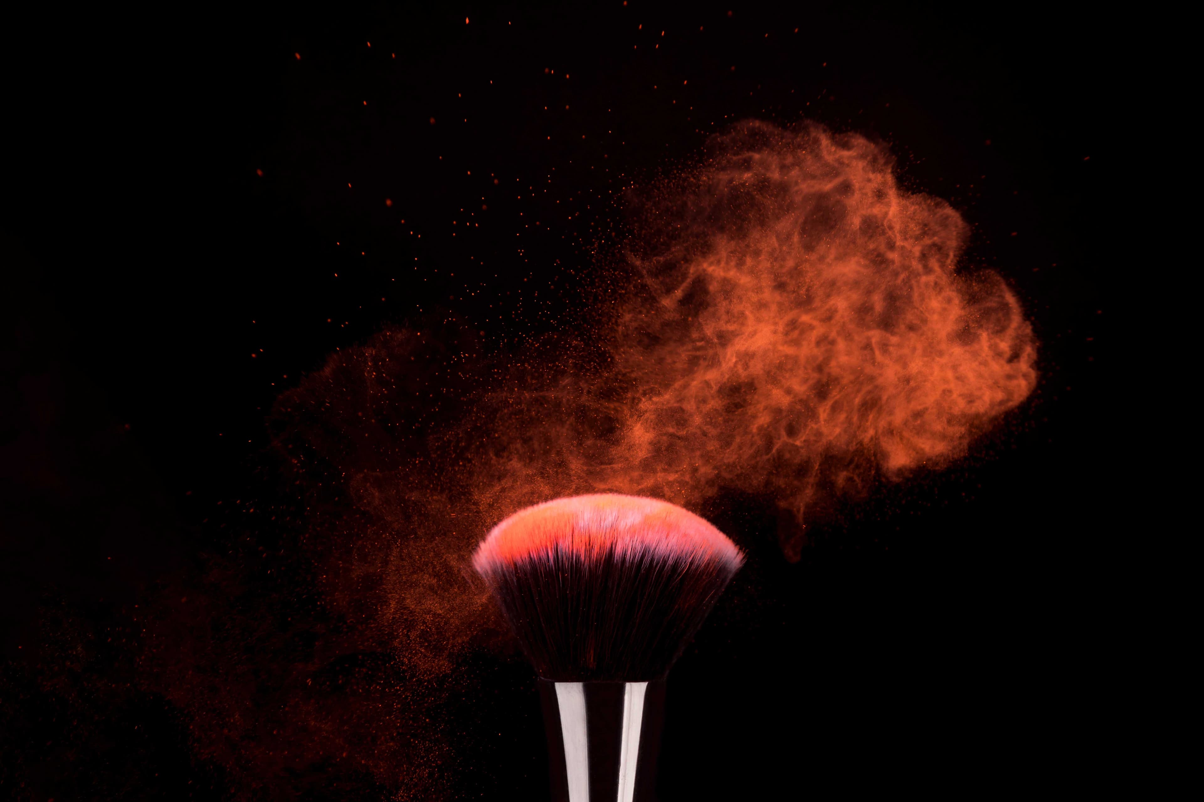 Makeup brush with coral powder explosion